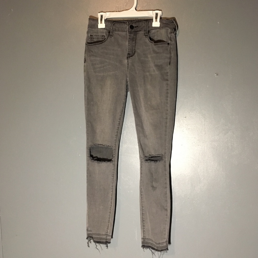 Bullhead Distressed Midrise Ankle Jeans!